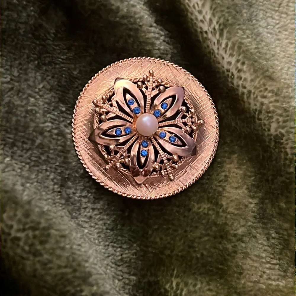 HAYWARD KARATCLAD EMBELLISHED GOLD FLOWER BLOSSOM BROOCH - Picture 7 of 11